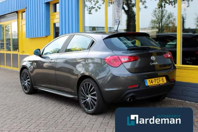 Alfa Romeo Giulietta (2011) thumbnail 6