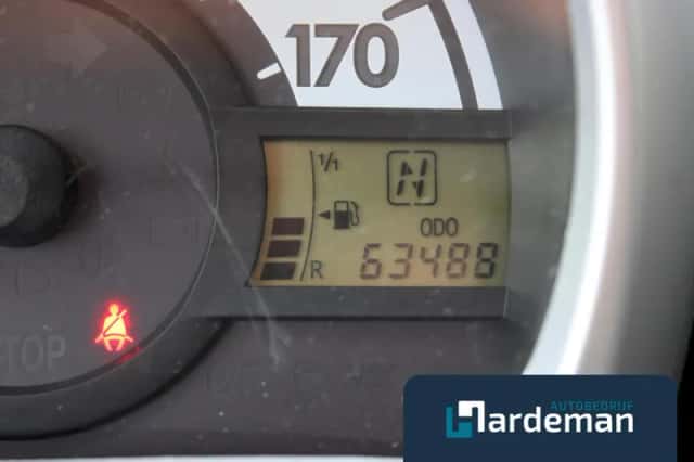 Peugeot 107 (2012) thumbnail 3