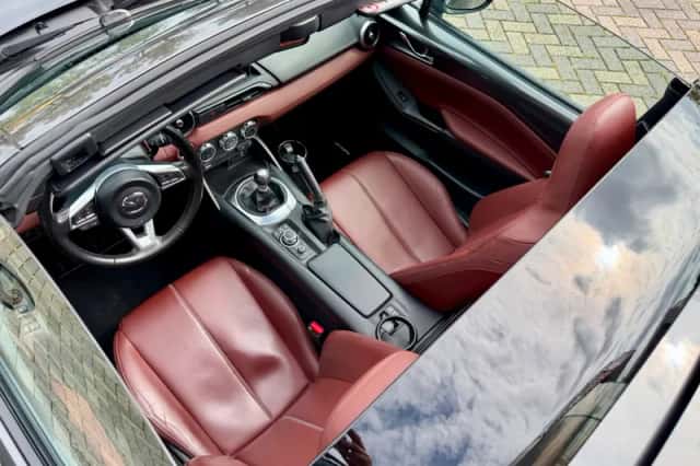 Mazda MX-5 (2017) thumbnail 3