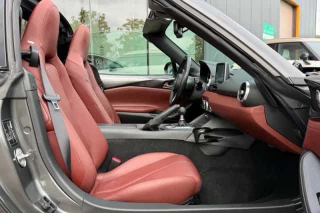 Mazda MX-5 (2017) thumbnail 5