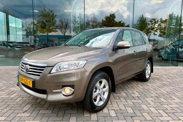 Toyota RAV4 (2010) thumbnail 1