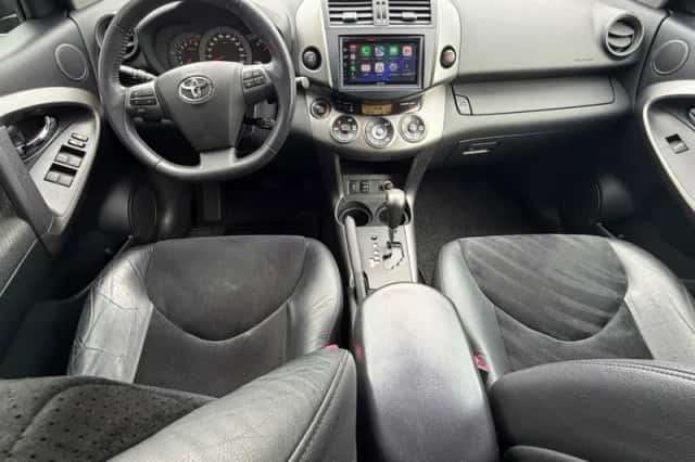Toyota RAV4 (2010) thumbnail 3