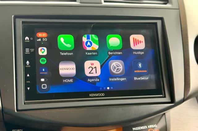 Toyota RAV4 (2010) thumbnail 4