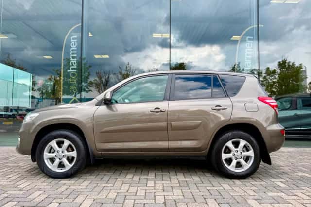 Toyota RAV4 (2010) thumbnail 6