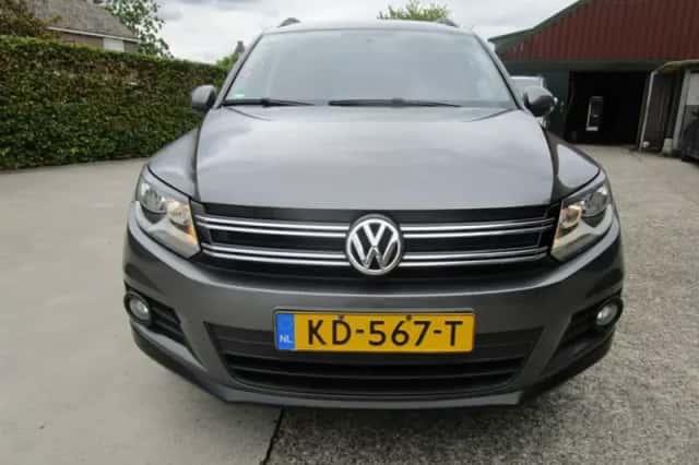 Volkswagen Tiguan (2015) thumbnail 2