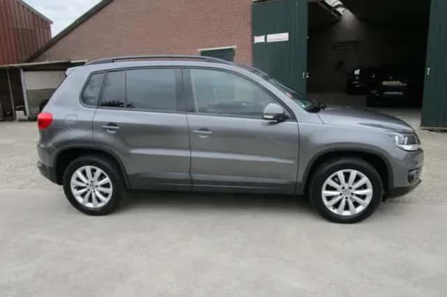 Volkswagen Tiguan (2015) thumbnail 4