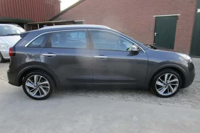Kia Niro (2018) thumbnail 4