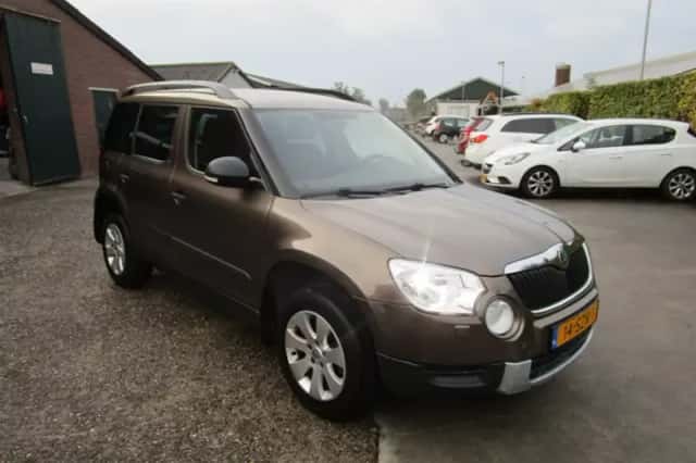 Škoda Yeti (2012) thumbnail 2