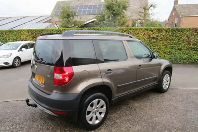 Škoda Yeti (2012) thumbnail 3