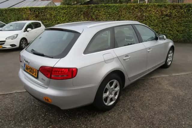 Audi A4 (2010) thumbnail 3