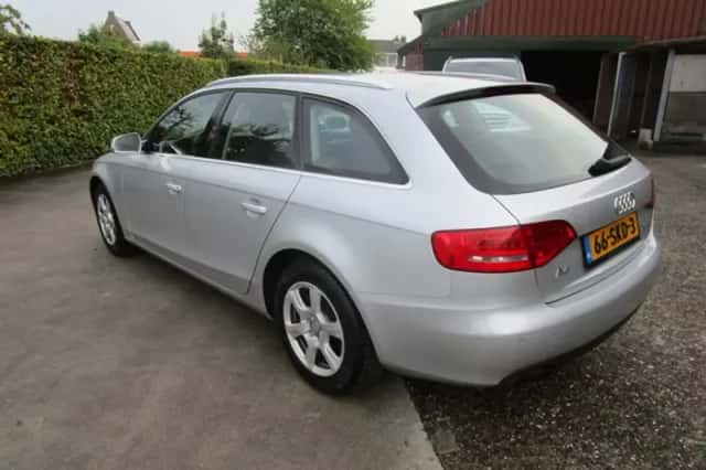 Audi A4 (2010) thumbnail 4