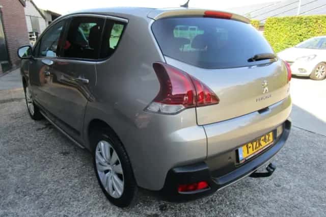 Peugeot 3008 (2014) thumbnail 4
