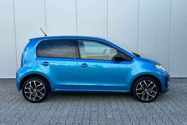 Volkswagen Up! (2017) thumbnail 3