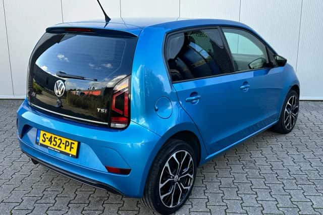 Volkswagen Up! (2017) thumbnail 4