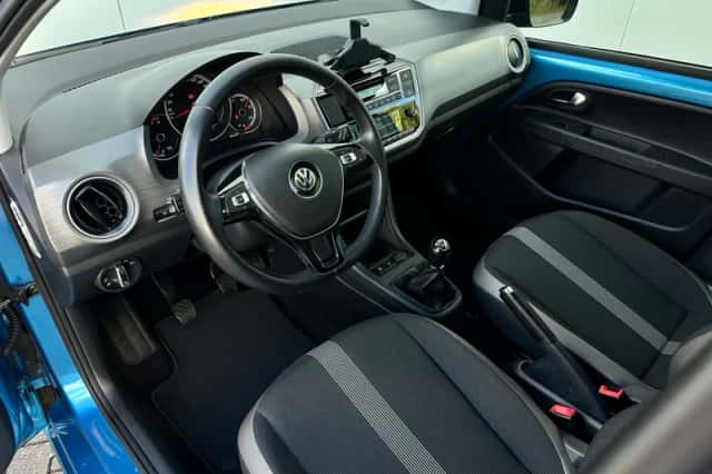 Volkswagen Up! (2017) thumbnail 6