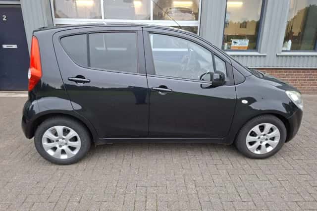 Opel Agila (2009) thumbnail 6