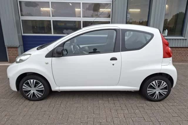 Peugeot 107 (2010) thumbnail 2