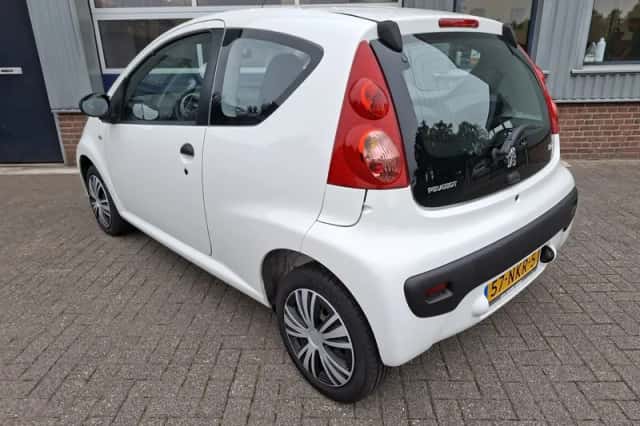 Peugeot 107 (2010) thumbnail 3