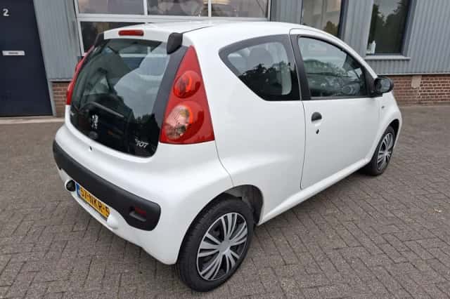 Peugeot 107 (2010) thumbnail 5