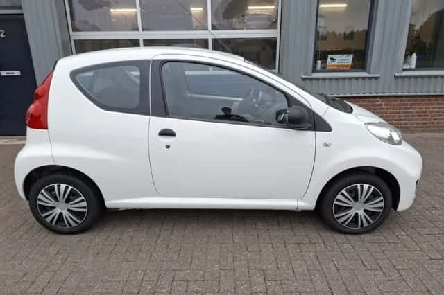 Peugeot 107 (2010) thumbnail 6