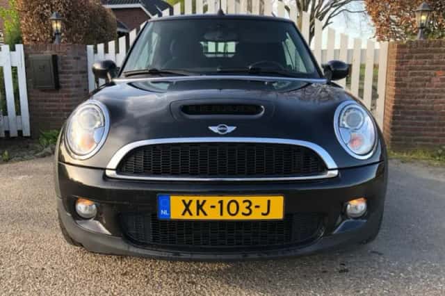 MINI Cabrio (2010) thumbnail 2