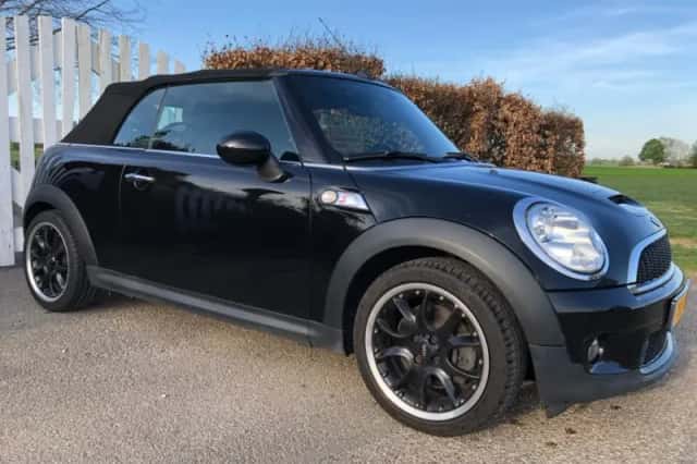 MINI Cabrio (2010) thumbnail 3