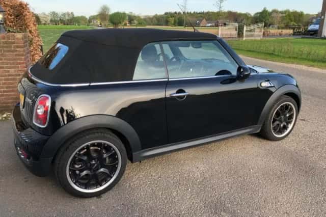 MINI Cabrio (2010) thumbnail 5
