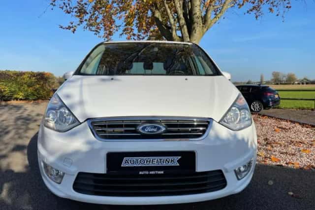 Ford Galaxy (2013) thumbnail 2