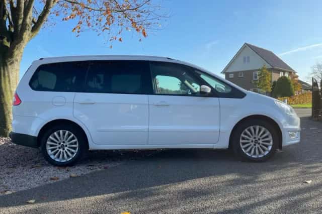 Ford Galaxy (2013) thumbnail 4