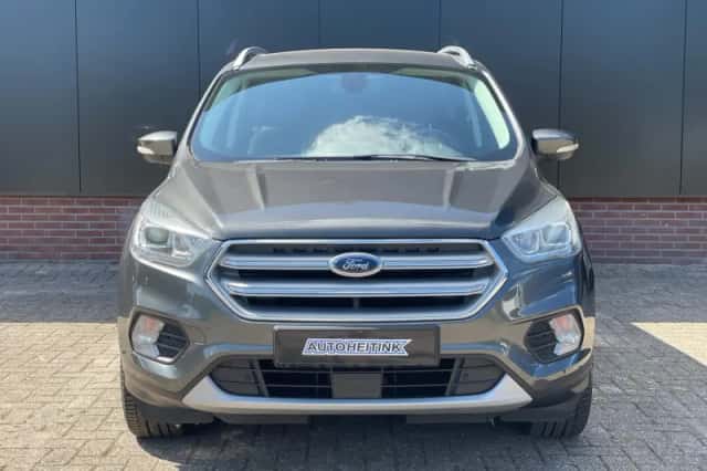 Ford Kuga (2018) thumbnail 2