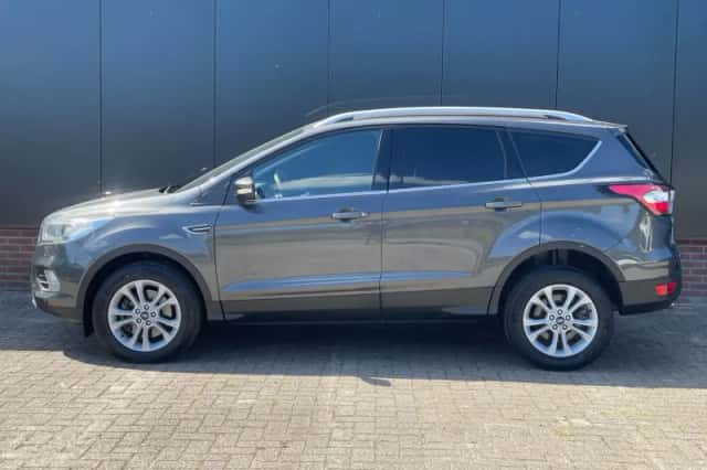 Ford Kuga (2018) thumbnail 3