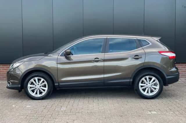 Nissan Qashqai (2017) thumbnail 3