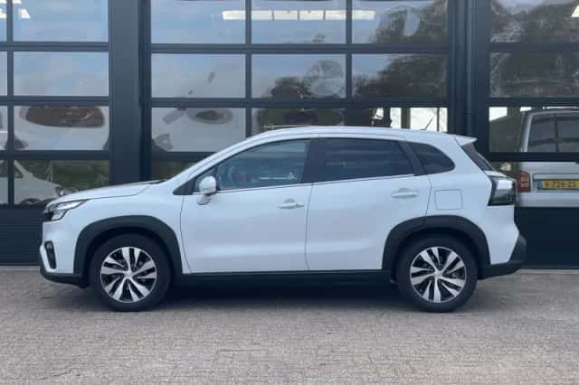 Suzuki SX4 S-Cross (2025) thumbnail 3