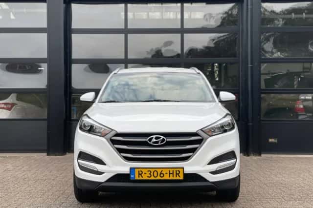 Hyundai Tucson (2017) thumbnail 2