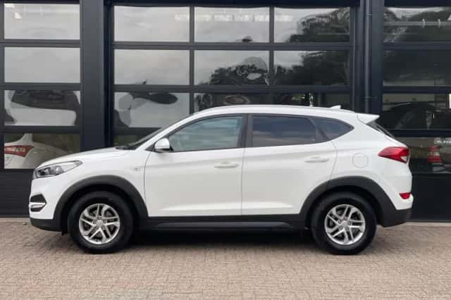 Hyundai Tucson (2017) thumbnail 3