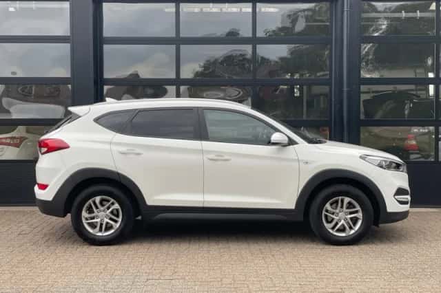 Hyundai Tucson (2017) thumbnail 5