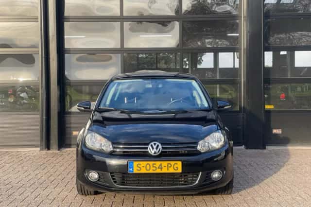 Volkswagen Golf (2012) thumbnail 2