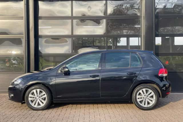 Volkswagen Golf (2012) thumbnail 3