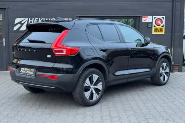 Volvo XC40 (2022) thumbnail 3