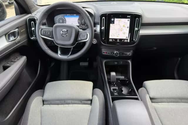 Volvo XC40 (2022) thumbnail 2