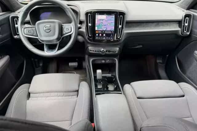Volvo XC40 (2023) thumbnail 2
