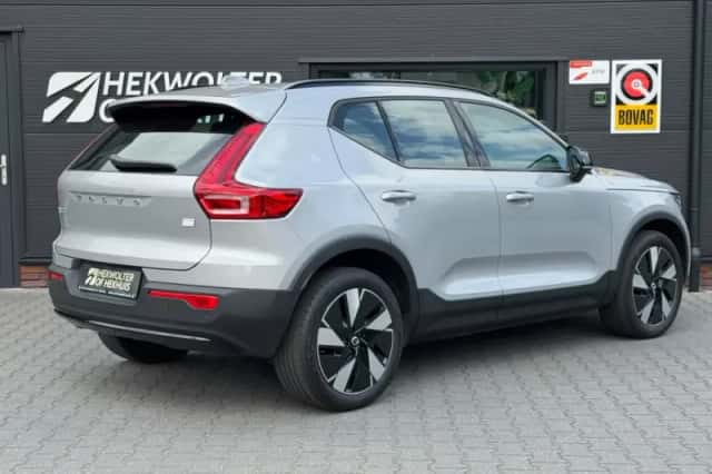 Volvo XC40 (2023) thumbnail 3