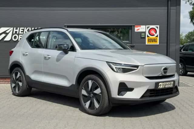 Volvo XC40 (2023) thumbnail 4