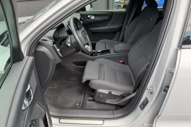 Volvo XC40 (2023) thumbnail 6