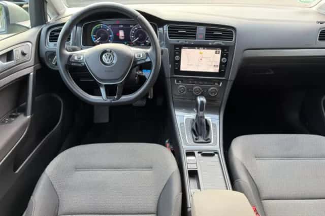 Volkswagen E-Golf (2019) thumbnail 2