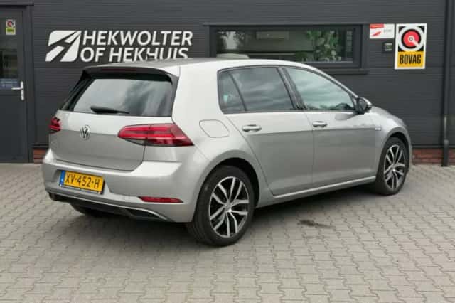 Volkswagen E-Golf (2019) thumbnail 3
