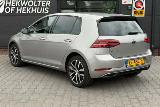 Volkswagen E-Golf (2019) thumbnail 4