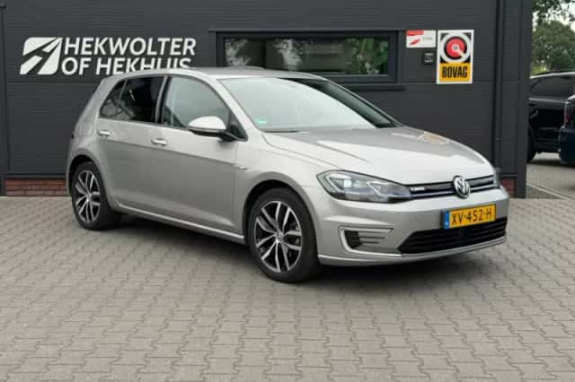 Volkswagen E-Golf (2019) thumbnail 5