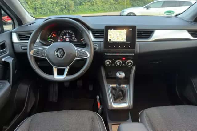 Renault Captur (2023) thumbnail 2