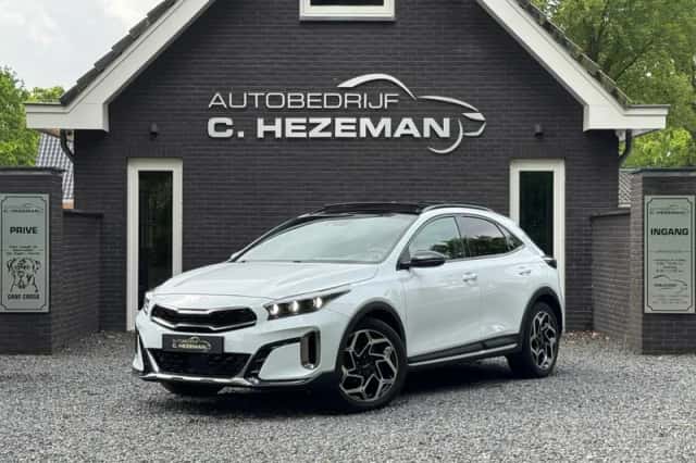 Kia XCeed (2023) thumbnail 2